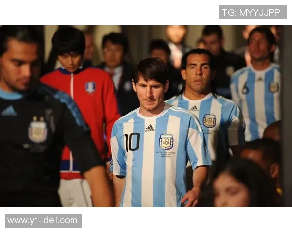 足球明星华丽排场全景展示尽显风采与魅力的精彩瞬间 足球明星华丽排场全景展示尽显风采与魅力的精彩瞬间