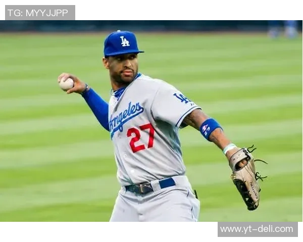 足球明星的时尚选择揭秘他们场上场下的穿搭风格与品牌偏好 足球明星的时尚选择揭秘他们场上场下的穿搭风格与品牌偏好