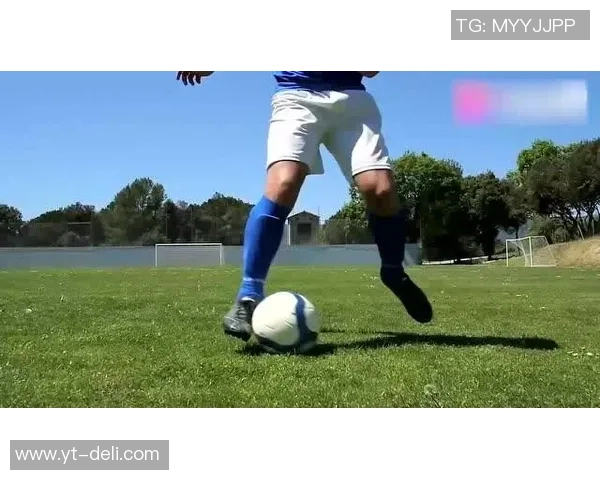 足球明星过人技巧全解析助你提升球技的必备宝典 足球明星过人技巧全解析助你提升球技的必备宝典